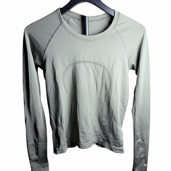 Lululemon Swiftly Tech 2.0 Long Sleeve in Grey Eucalyptus: Size 6 - Picture 2 of 6